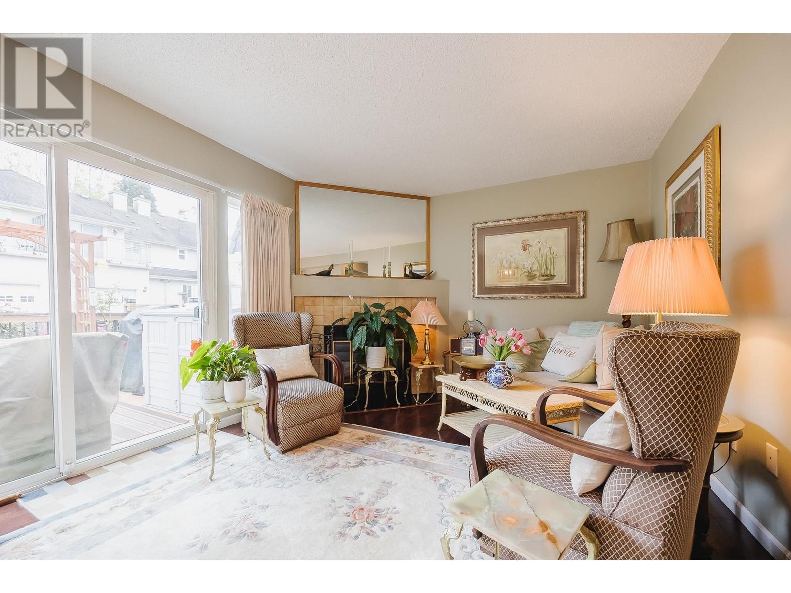 3 561 SHAW AVENUE, Coquitlam real estate listing R2996415