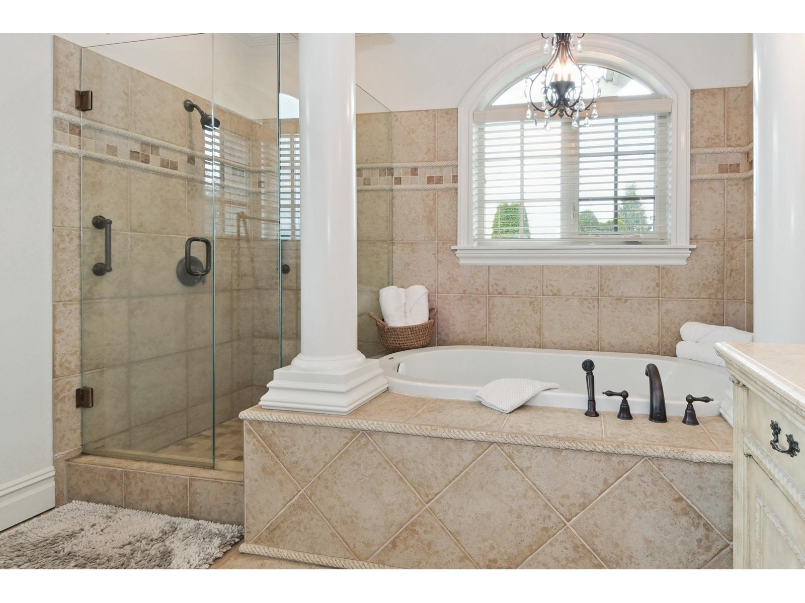 22460 56 AVENUE, Langley