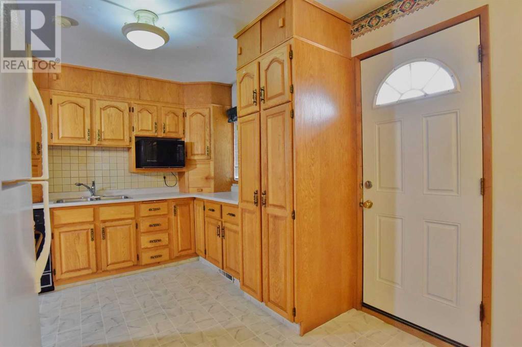Single Family House 4 Level for Sale in   Street SE Forest Heights Calgary 