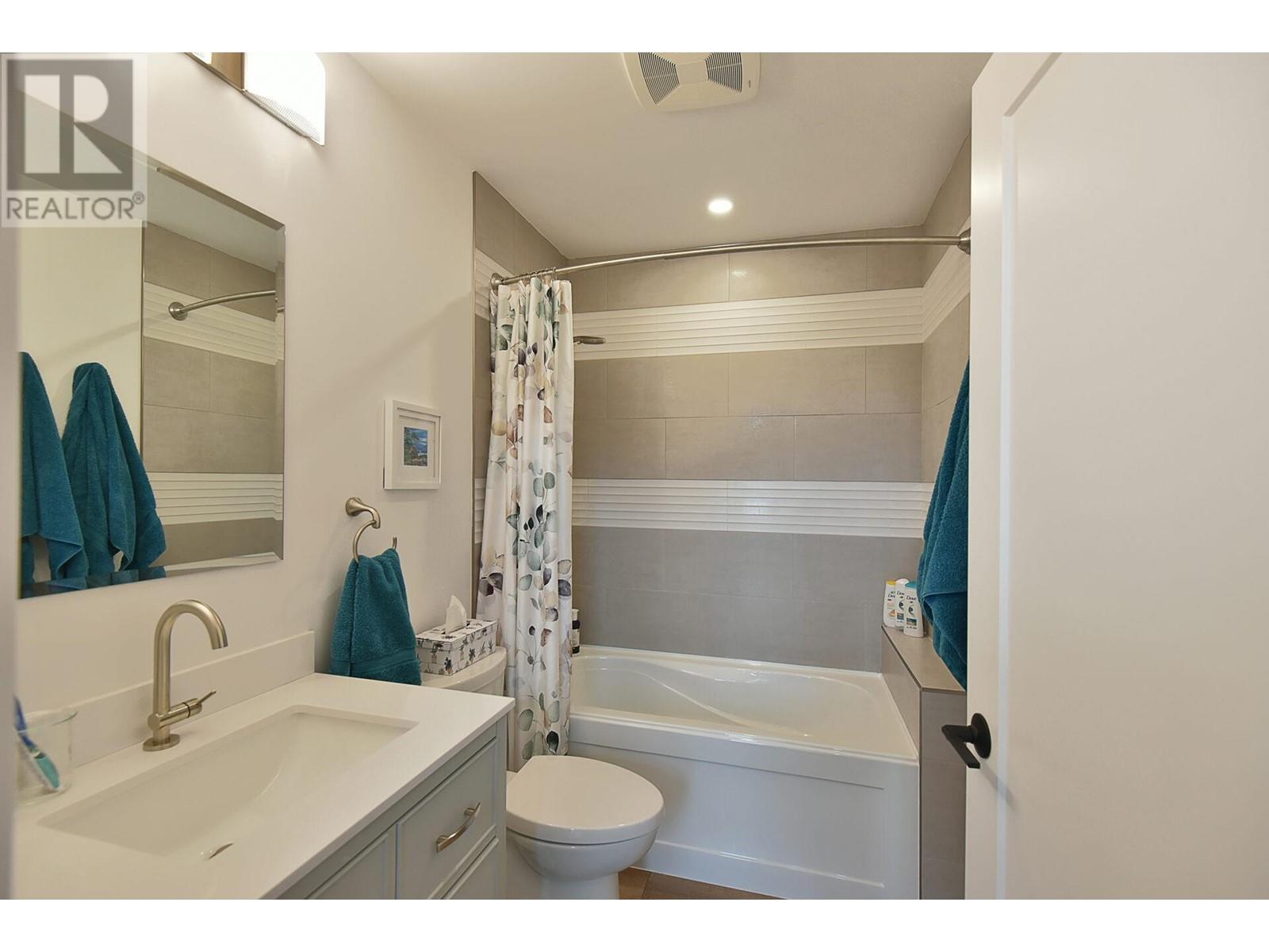5961-5963 RIPPLE WAY, Sechelt