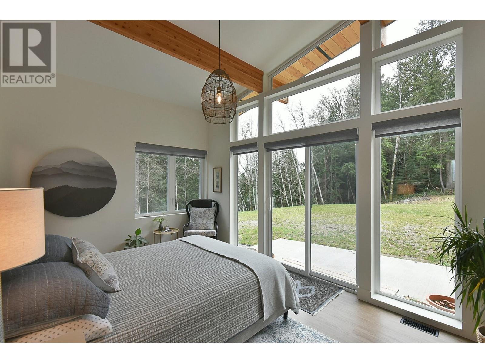 5961-5963 RIPPLE WAY, Sechelt