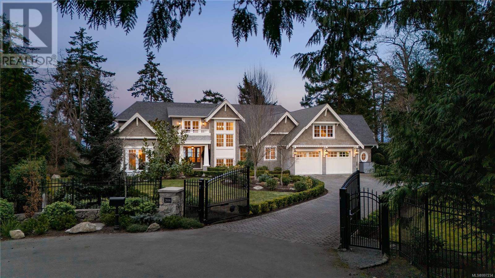 2616 Queenswood Lane, Saanich