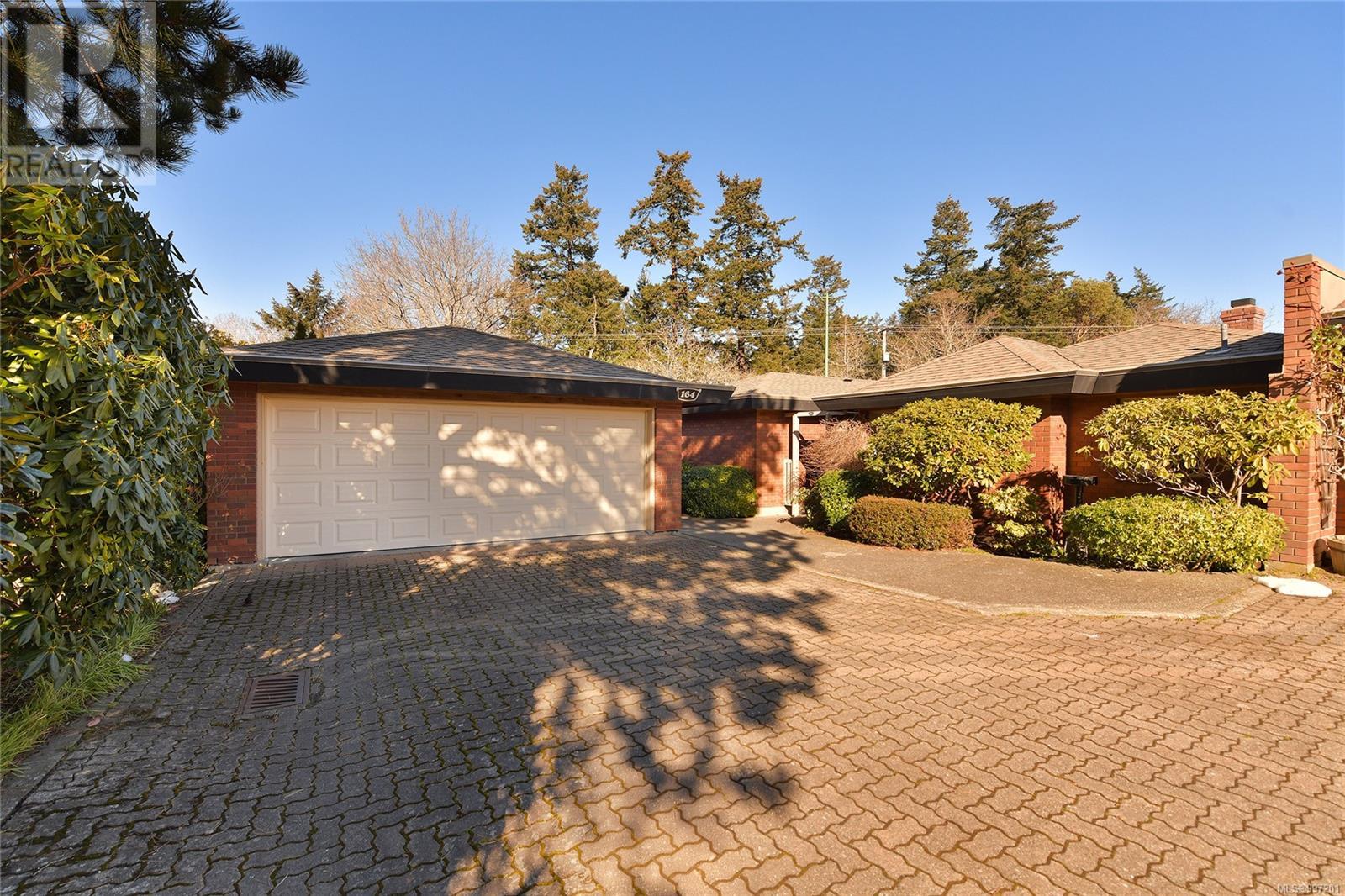 164 2345 Cedar Hill Cross Road, Oak Bay