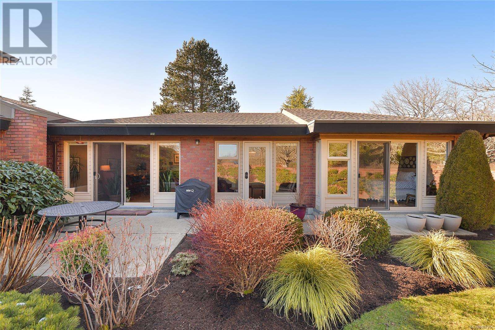 164 2345 Cedar Hill Cross Road, Oak Bay