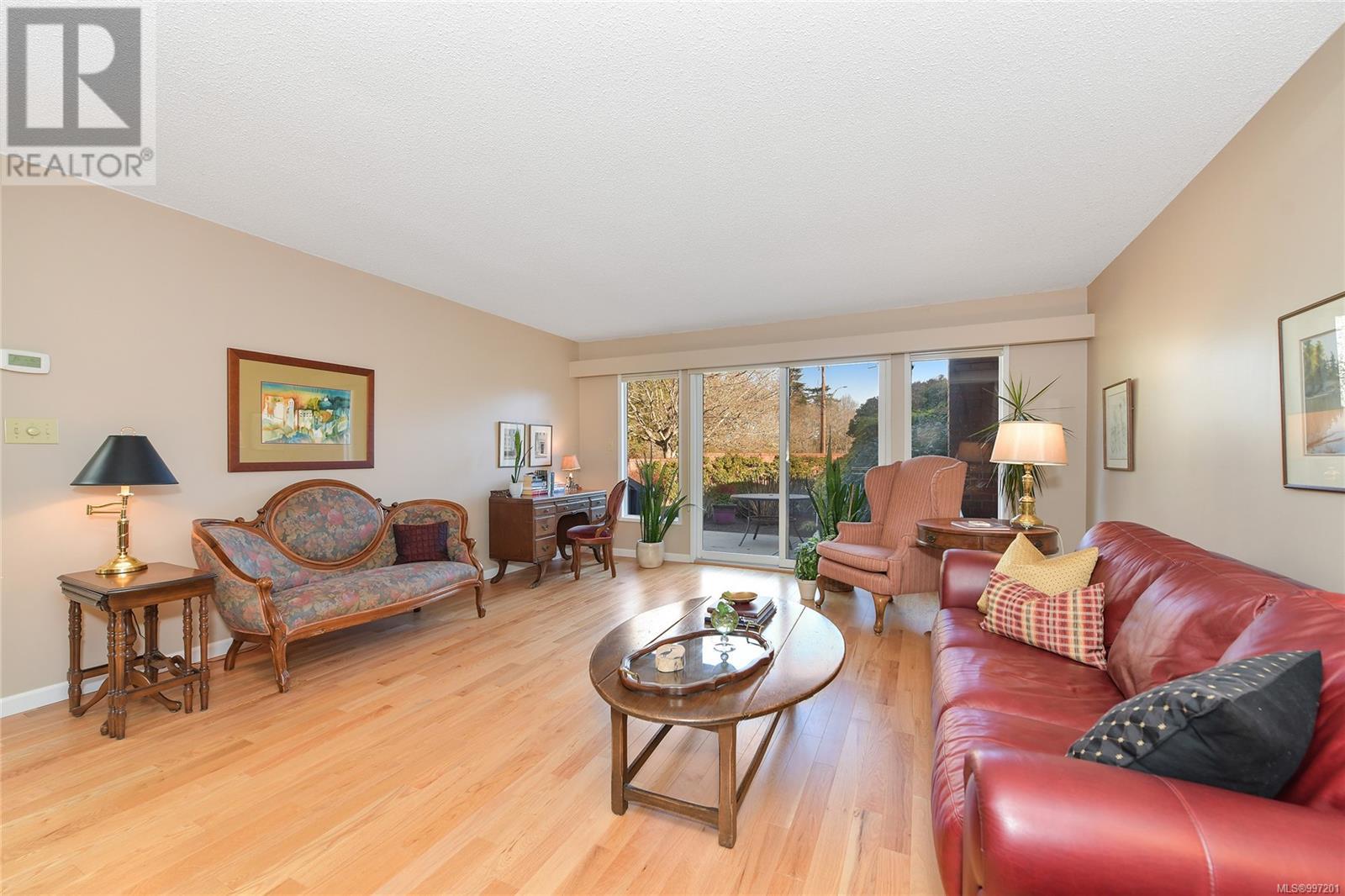 164 2345 Cedar Hill Cross Road, Oak Bay