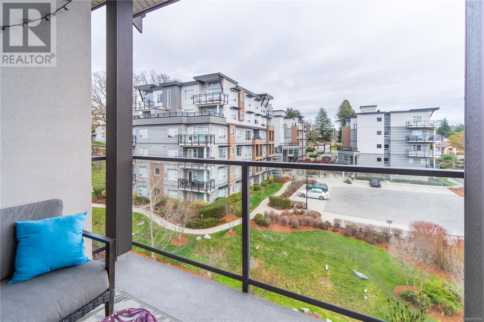 404 3333 Glasgow Avenue, Saanich
