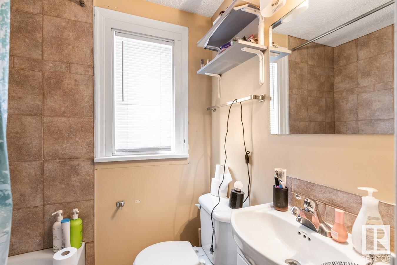 10434 69 AV NW, Edmonton