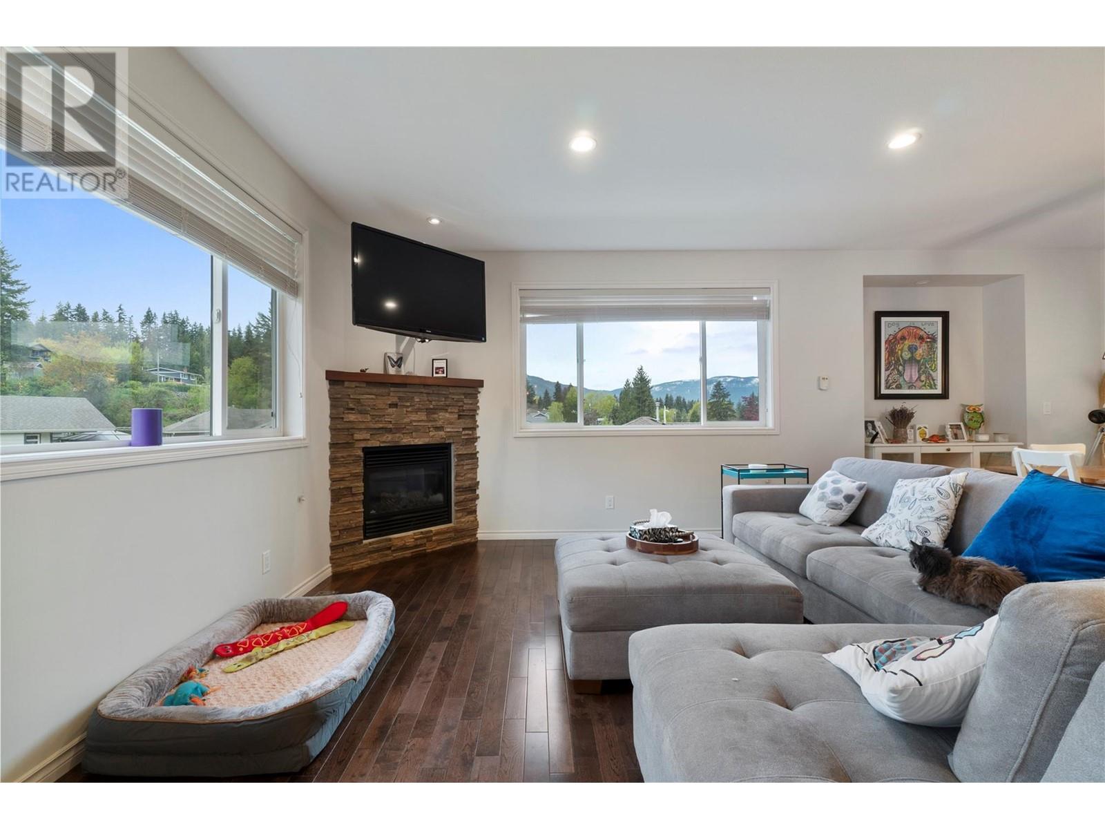 33 1581 20 Street Northeast, Salmon Arm