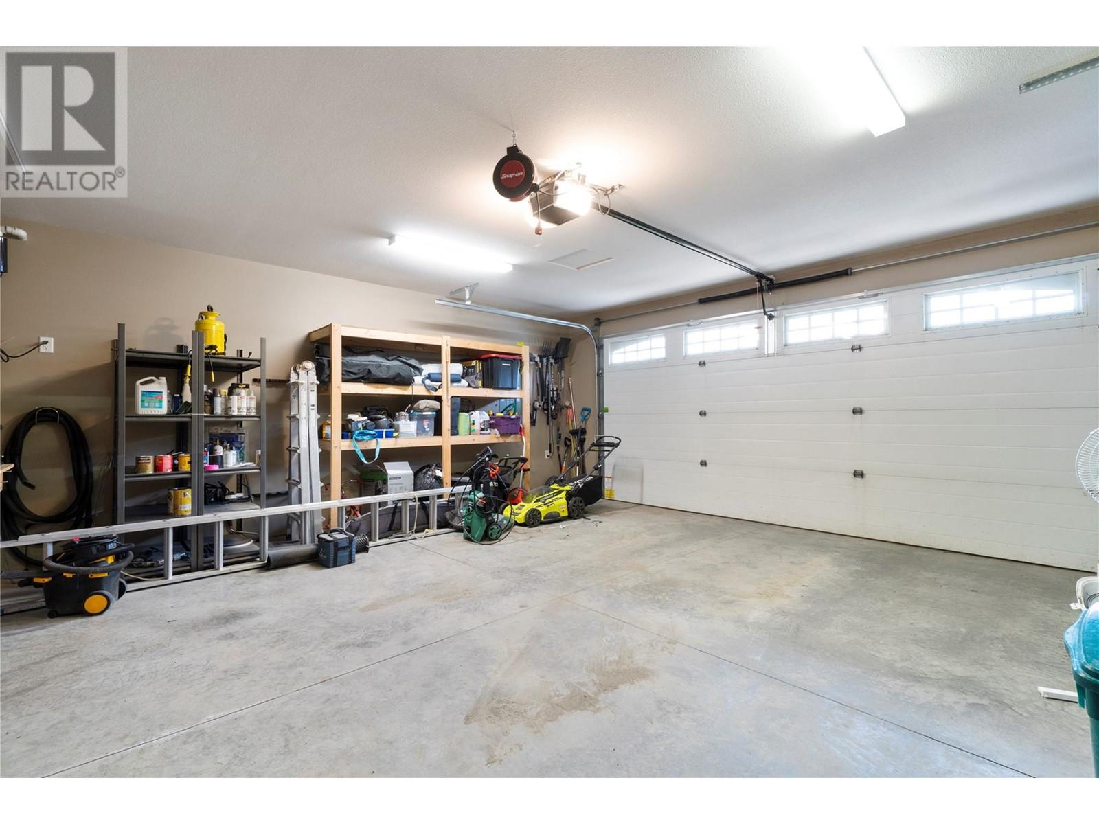 33 1581 20 Street Northeast, Salmon Arm