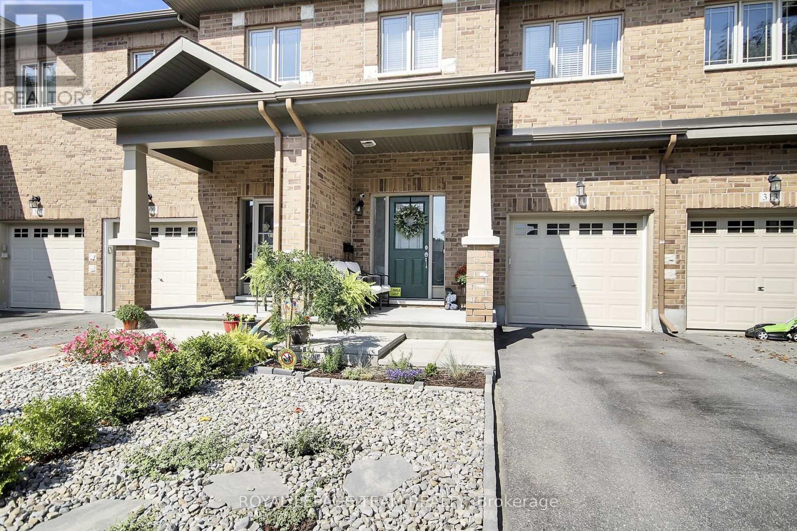 https://ddfcdn.realtor.ca/listing/TS638817081175600000/reb76/highres/9/x12116379_1.jpg