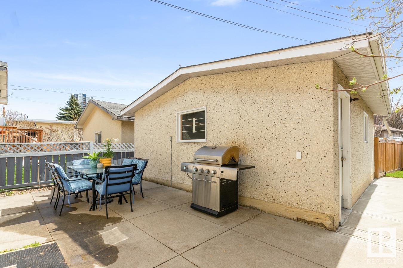 8735 92 AV NW, Edmonton