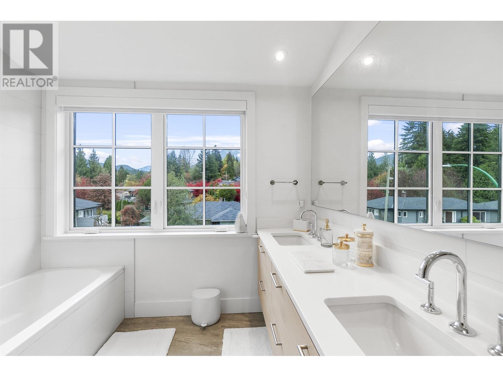 5 1133 RIDGEWOOD DRIVE, North Vancouver