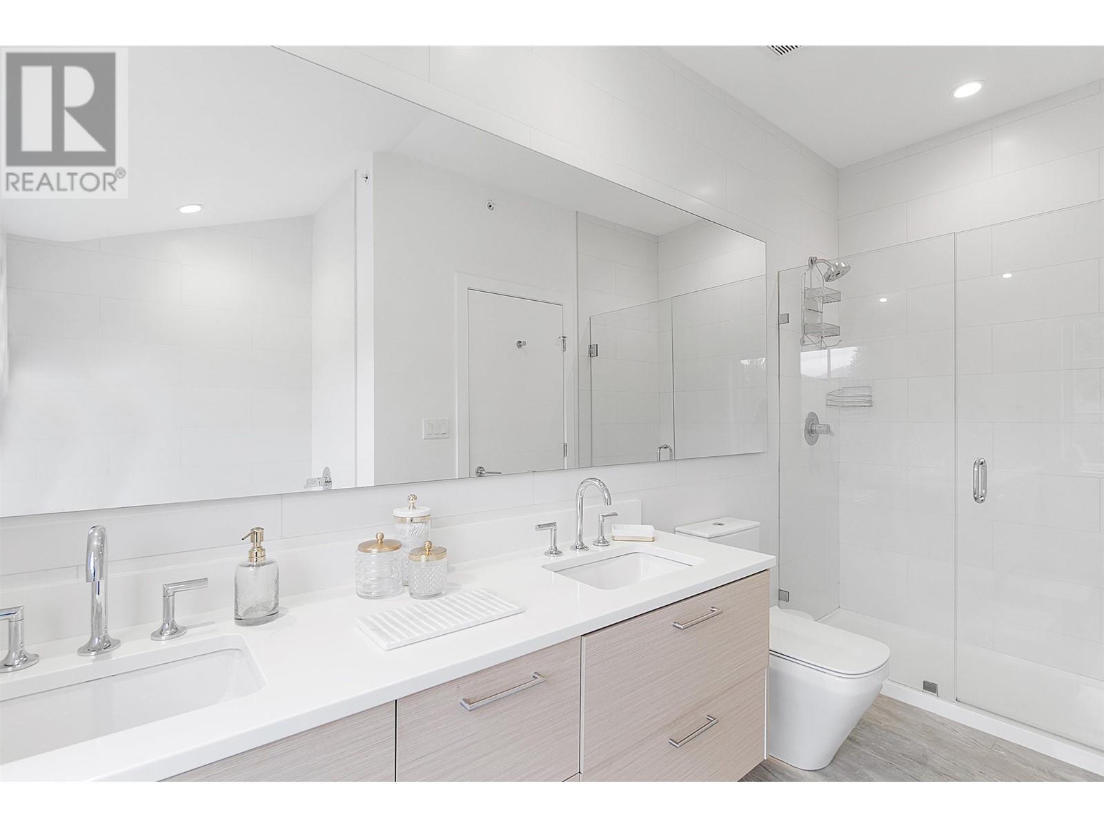 5 1133 RIDGEWOOD DRIVE, North Vancouver