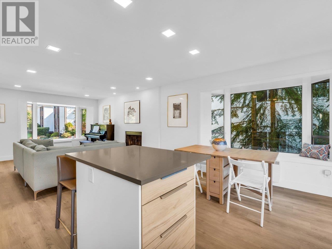 155 W 20TH STREET, North Vancouver