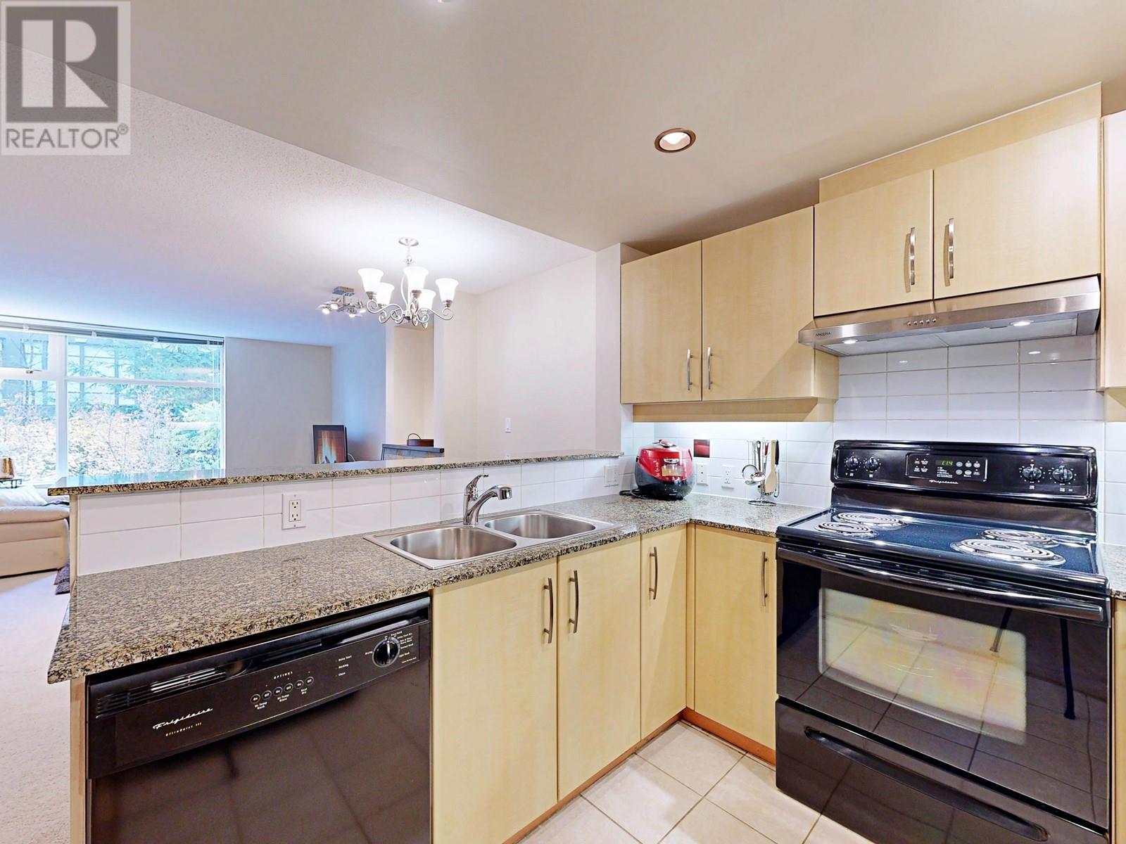 Photo 5 of 101 9298 University Crescent, Burnaby BC
