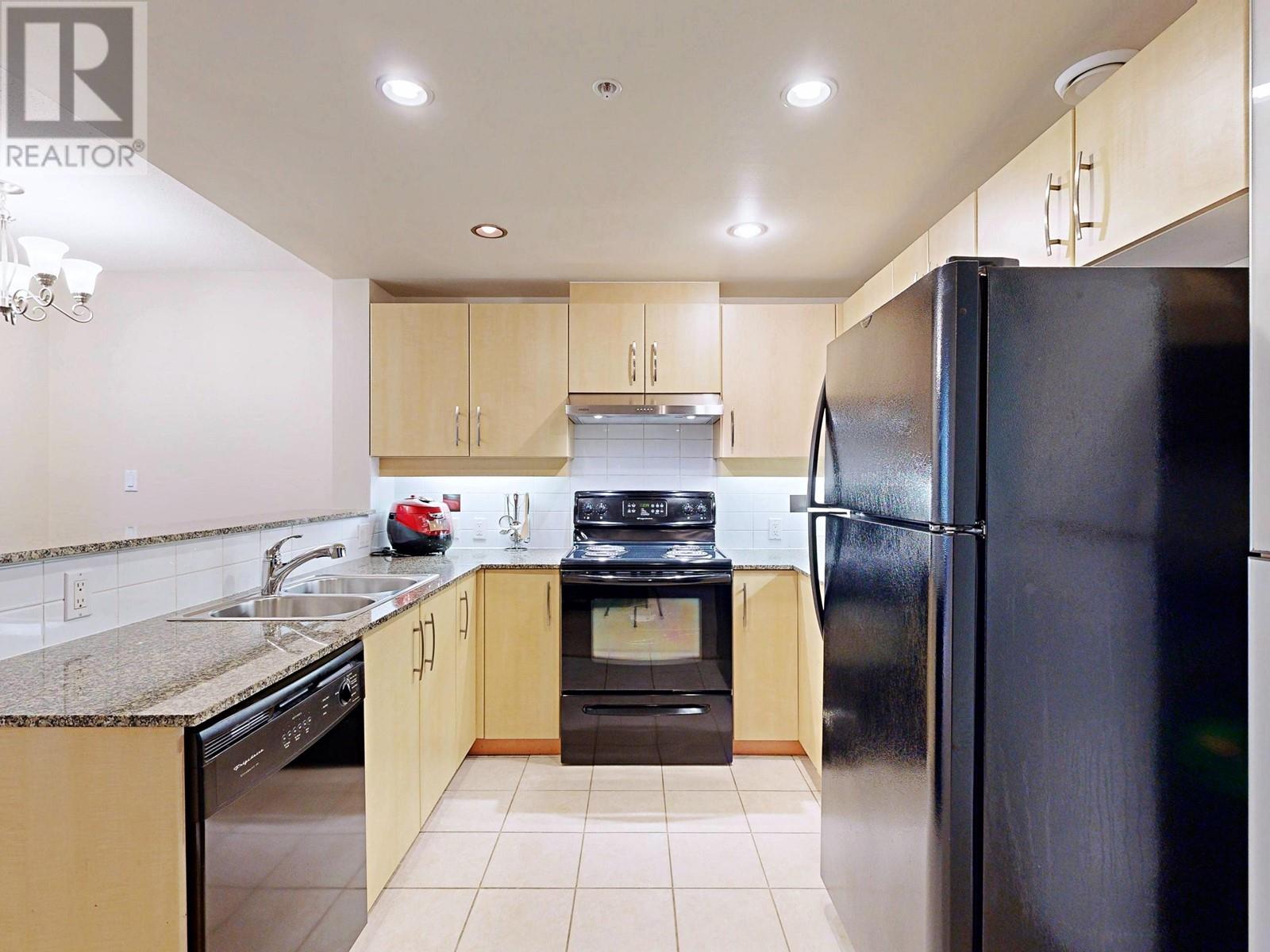 Photo 10 of 101 9298 University Crescent, Burnaby BC