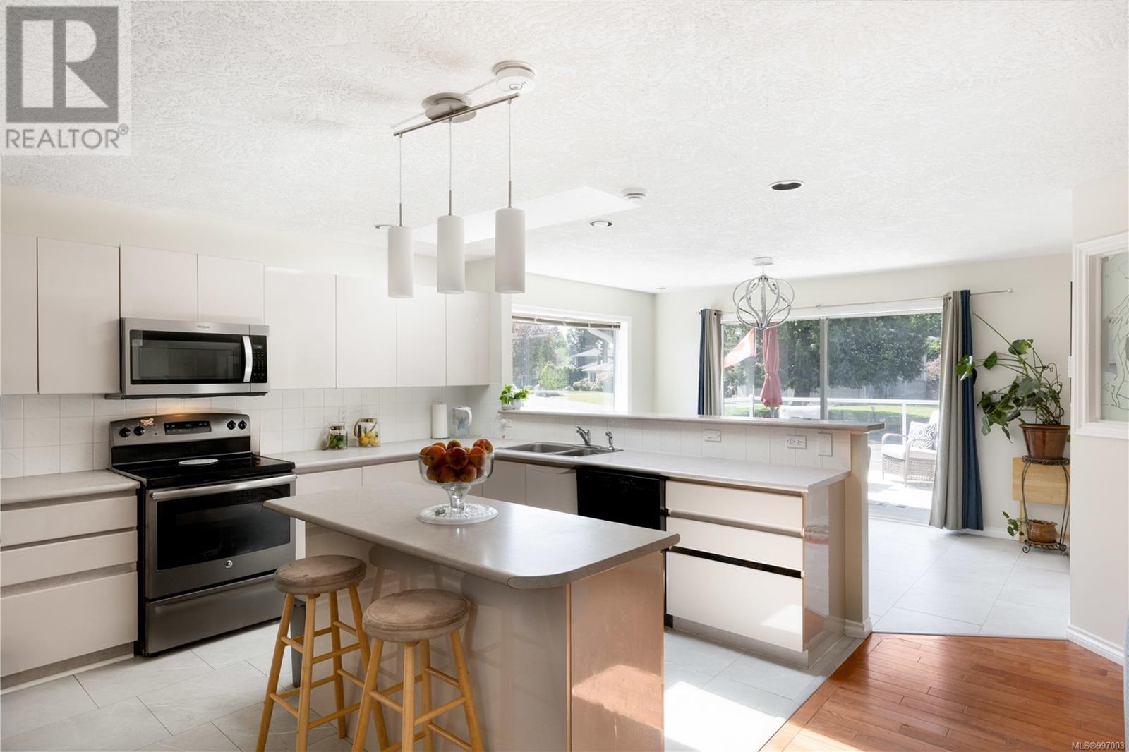 5045 Cambria Wood Terrace, Saanich