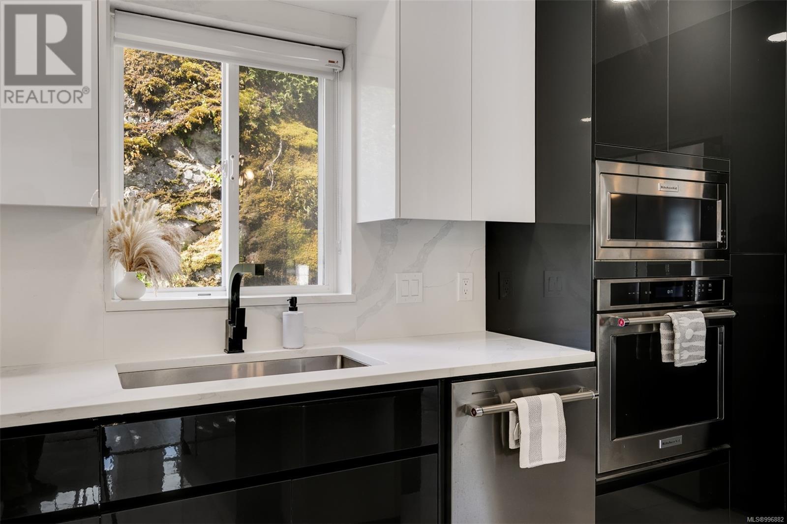  2456 Selwyn Road, Langford