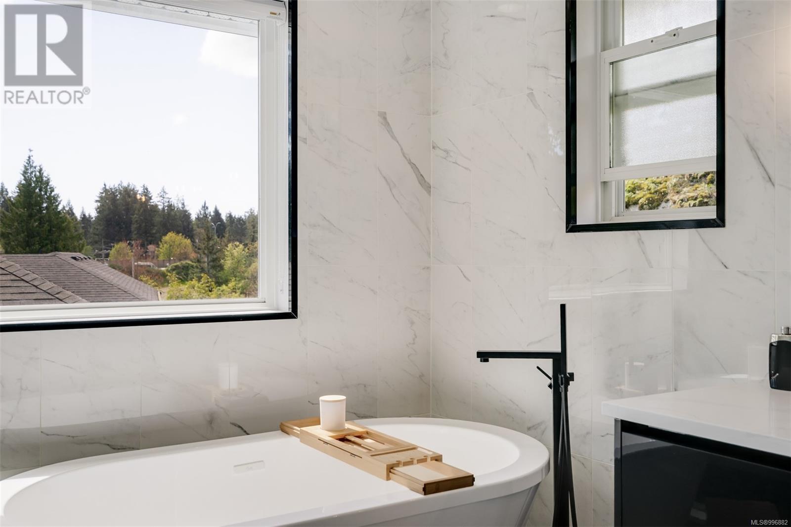  2456 Selwyn Road, Langford