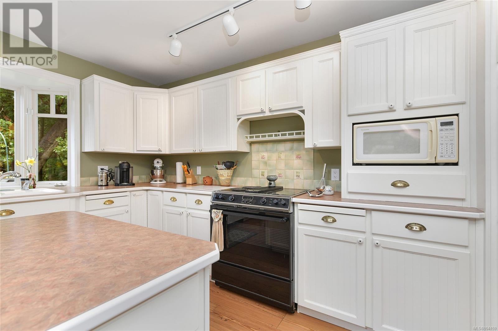  517 Sandy Hook Road, Mayne Island
