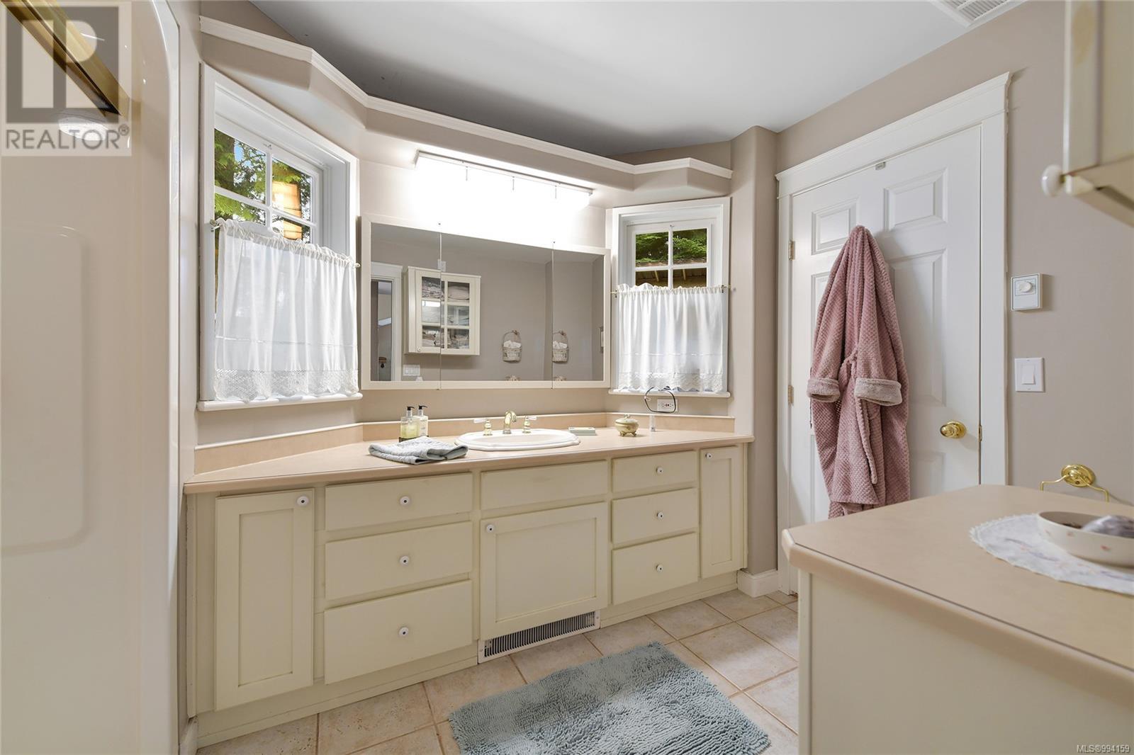  517 Sandy Hook Road, Mayne Island