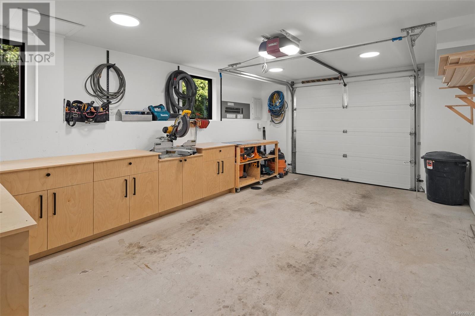 2487 Plumer St, Oak Bay