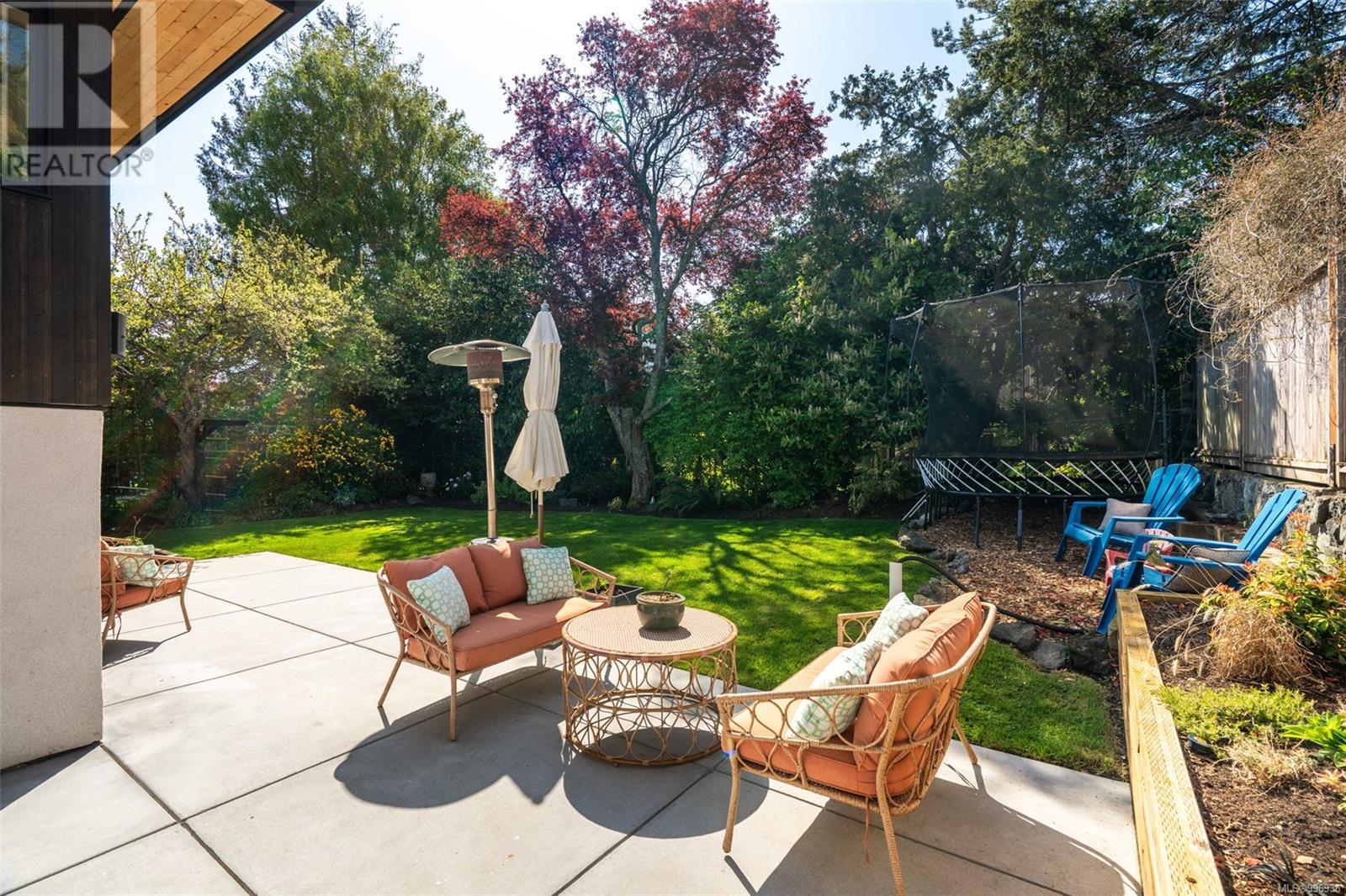 2487 Plumer St, Oak Bay