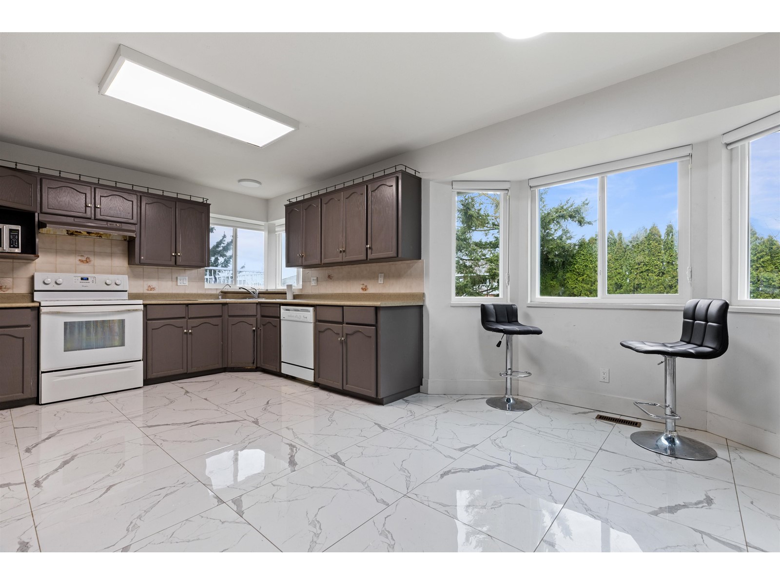 Photo 9 of 14269 89 A Avenue, Surrey BC
