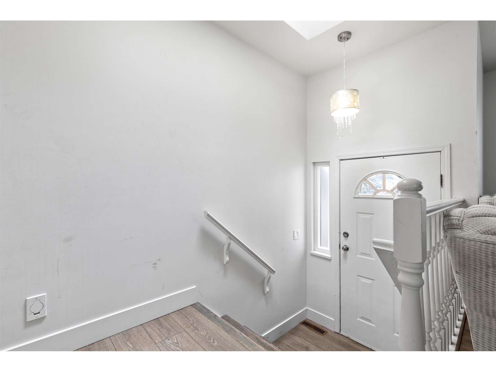 Photo 3 of 14269 89 A Avenue, Surrey BC