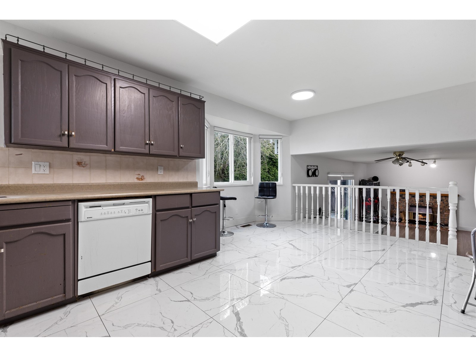 Photo 11 of 14269 89 A Avenue, Surrey BC