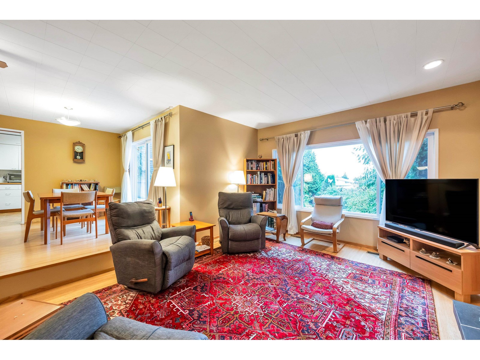 1320 KENT STREET, White Rock real estate listing R2996746