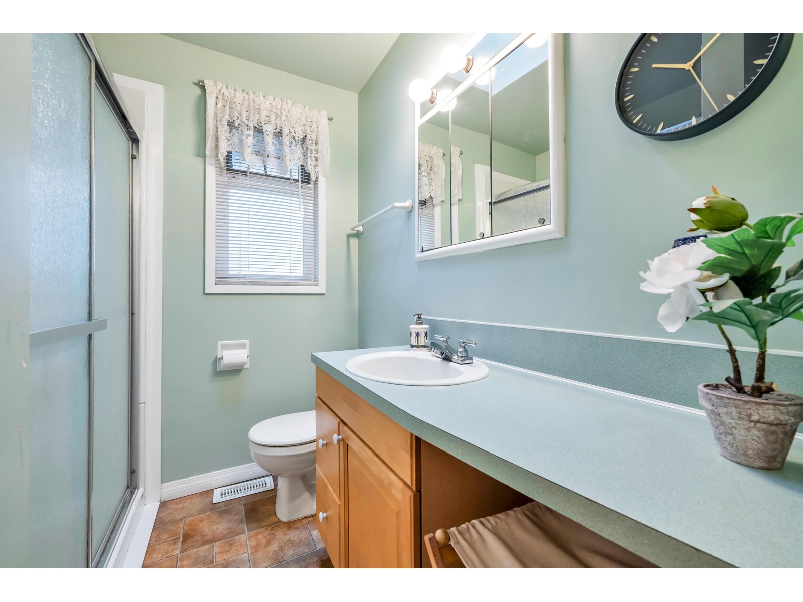 1320 KENT STREET, White Rock real estate listing R2996746