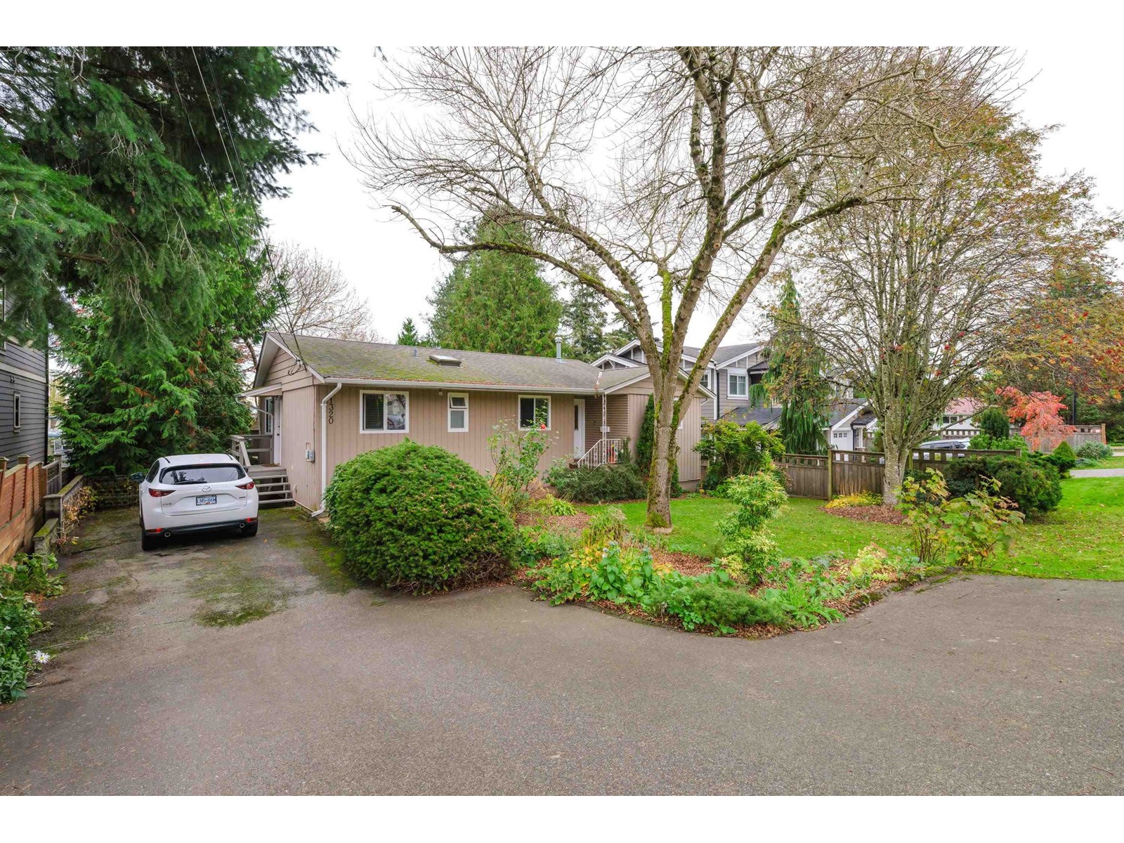 1320 KENT STREET, White Rock real estate listing R2996746