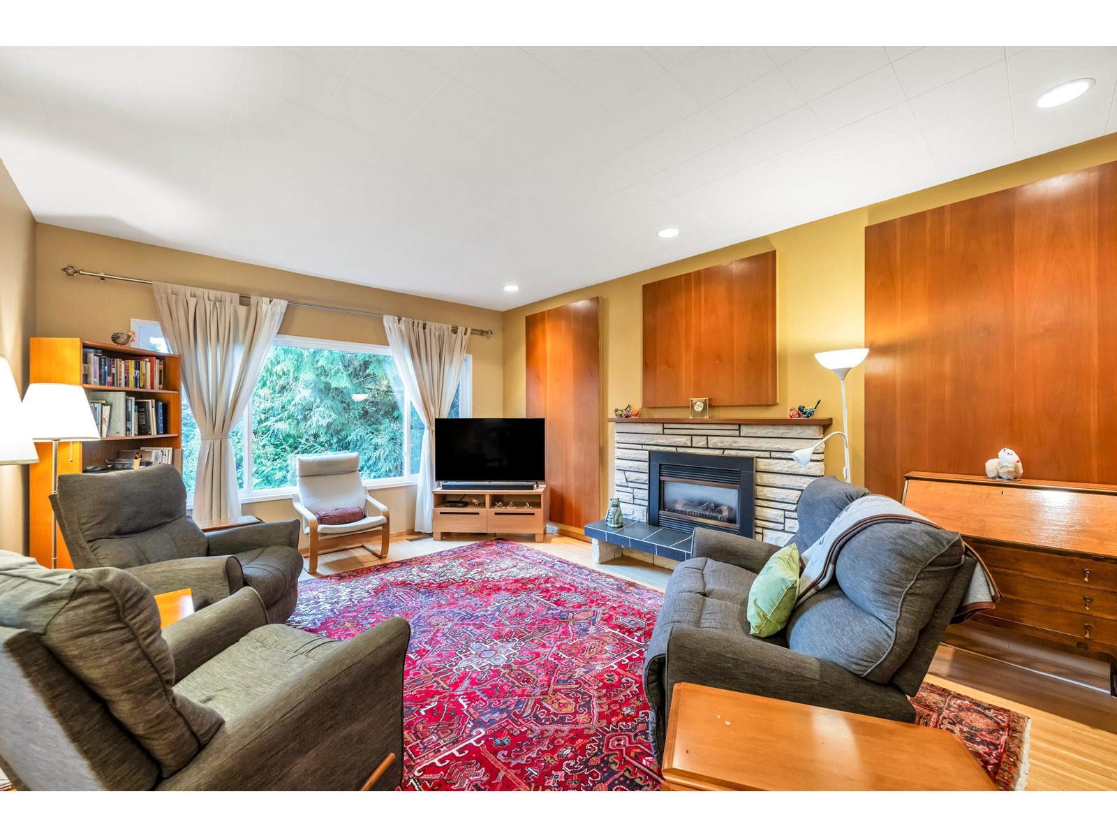 1320 KENT STREET, White Rock real estate listing R2996746