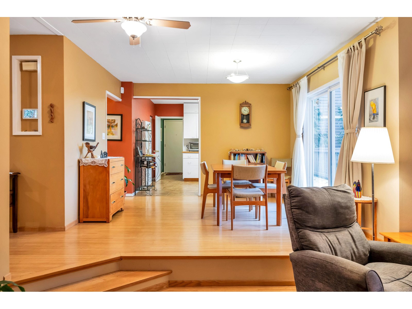 1320 KENT STREET, White Rock real estate listing R2996746