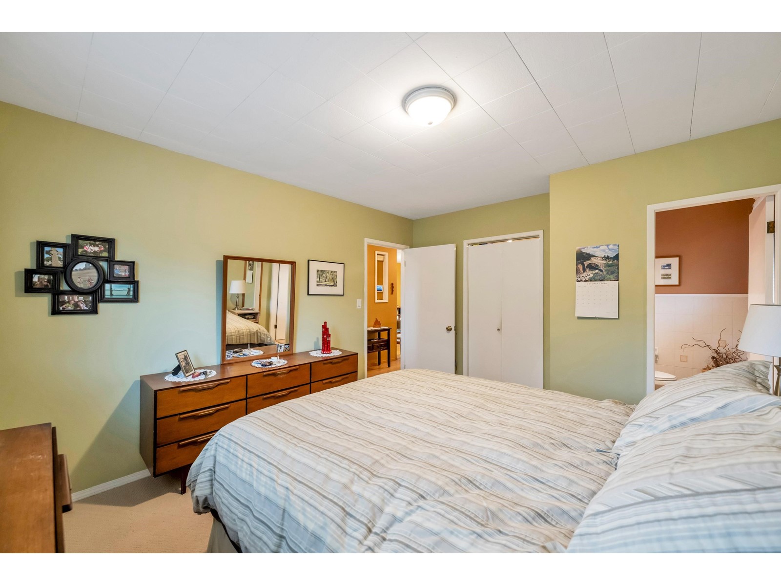 1320 KENT STREET, White Rock real estate listing R2996746