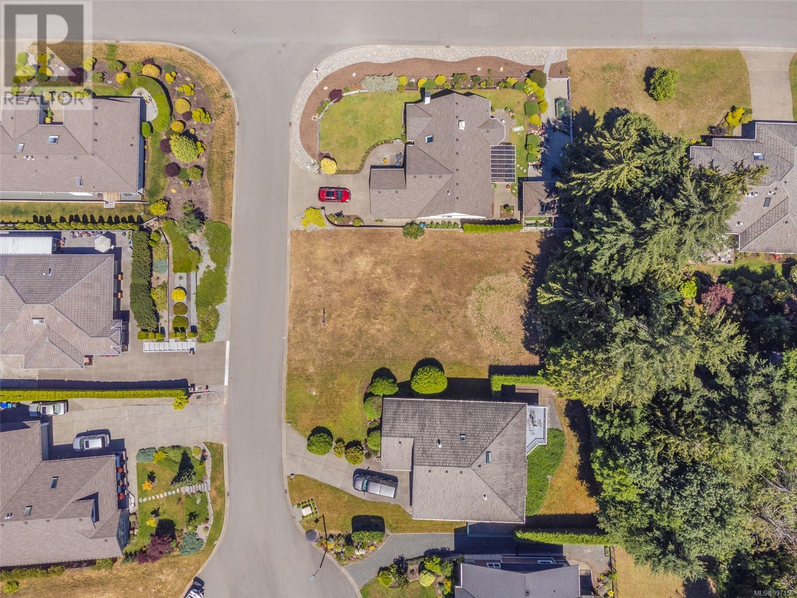 Photo 12 of 530 Sandwedge Close, Qualicum Beach BC