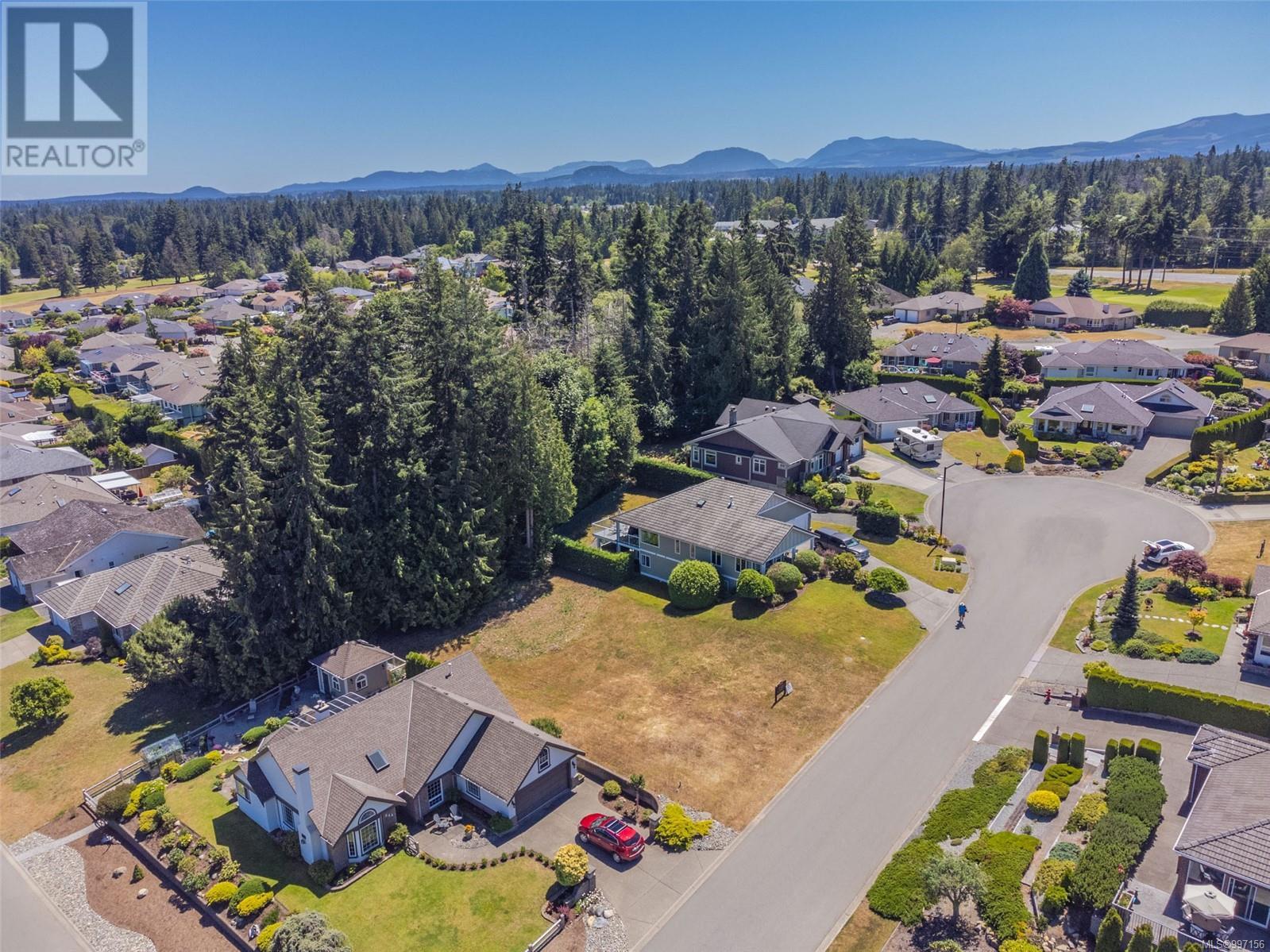 Photo 4 of 530 Sandwedge Close, Qualicum Beach BC