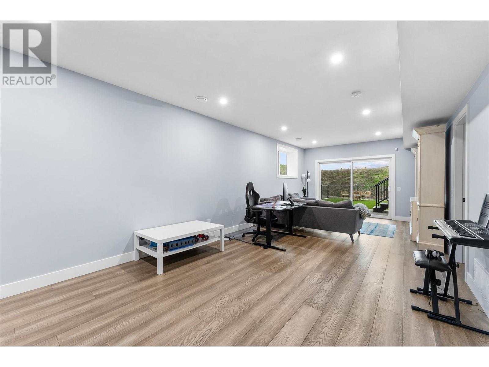  1864 Viewpoint Crescent, West Kelowna