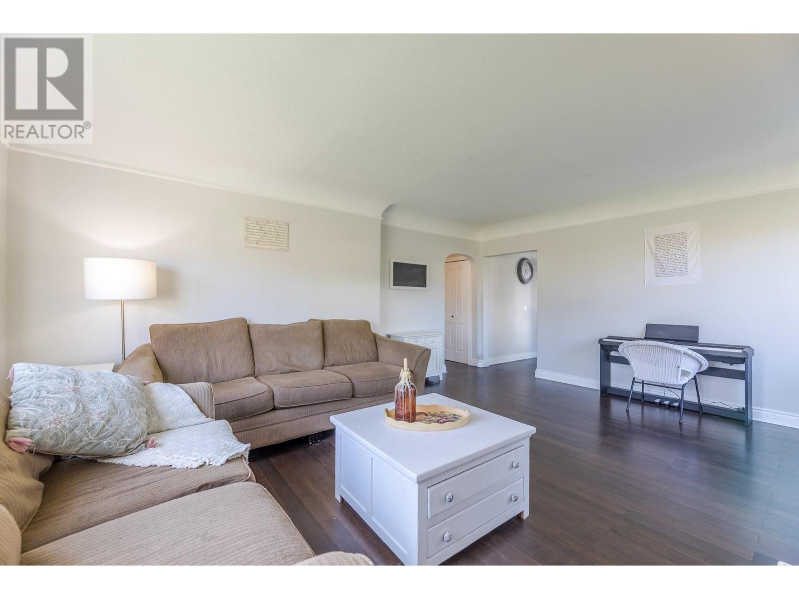  9718 Julia Street, Summerland