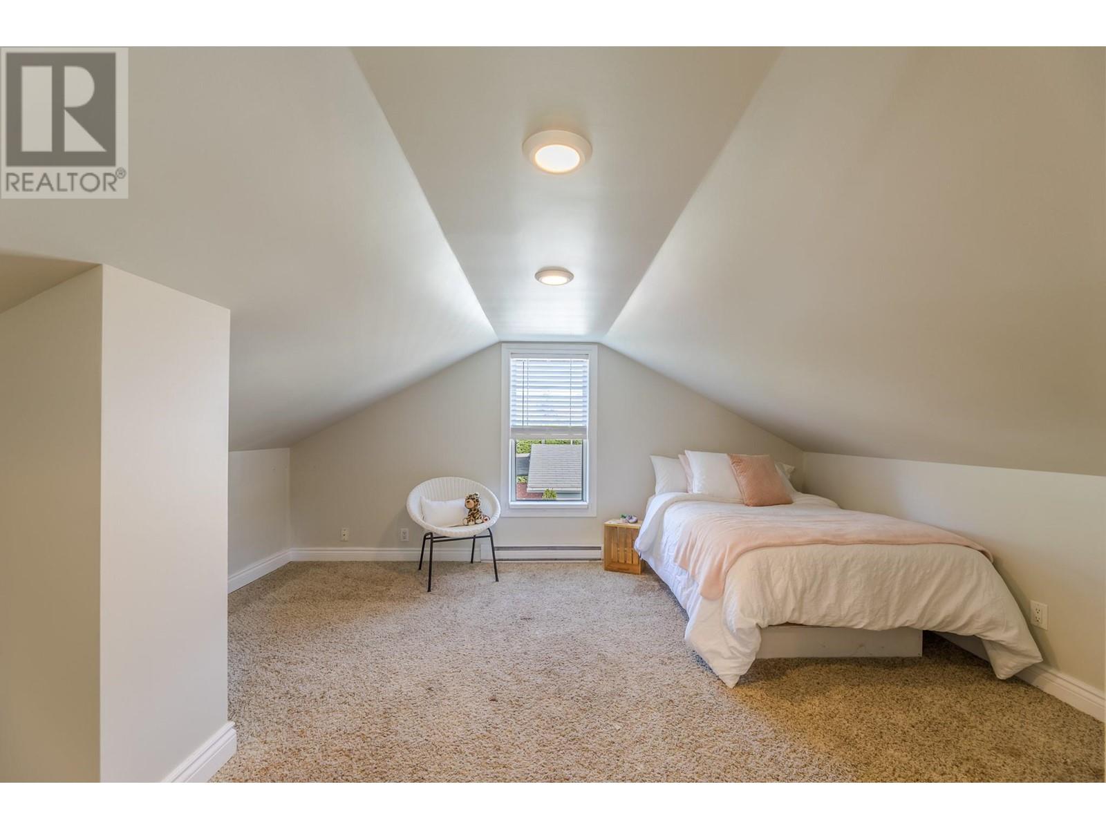  9718 Julia Street, Summerland