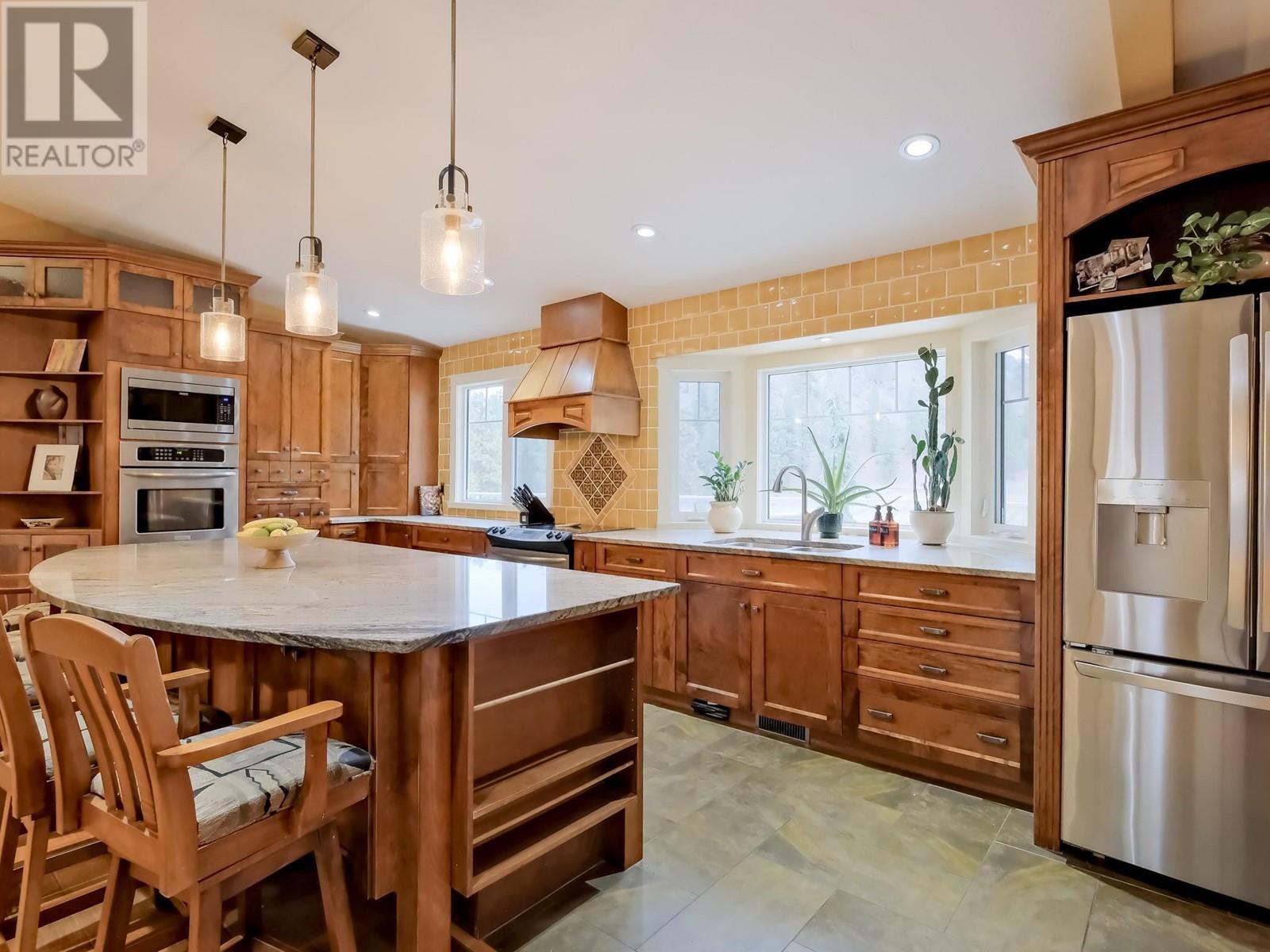 5617 SIMPSON Road, Summerland