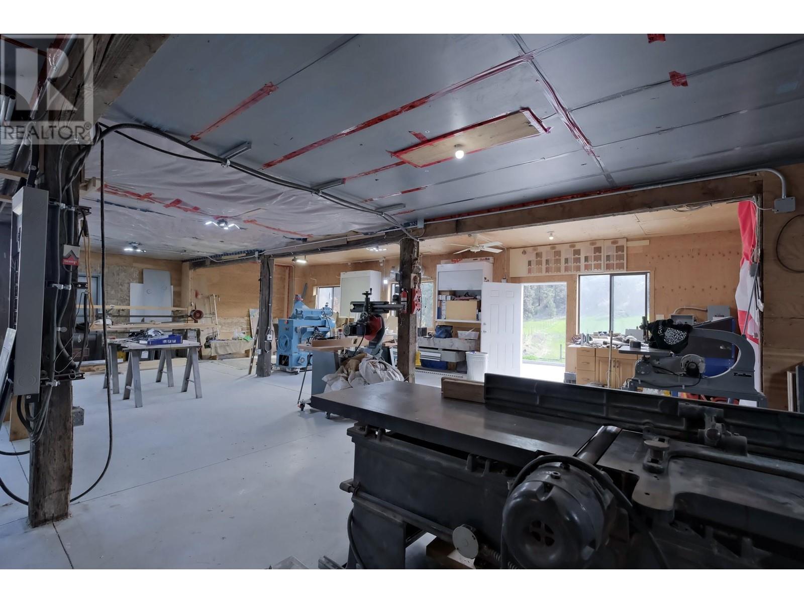 5617 SIMPSON Road, Summerland