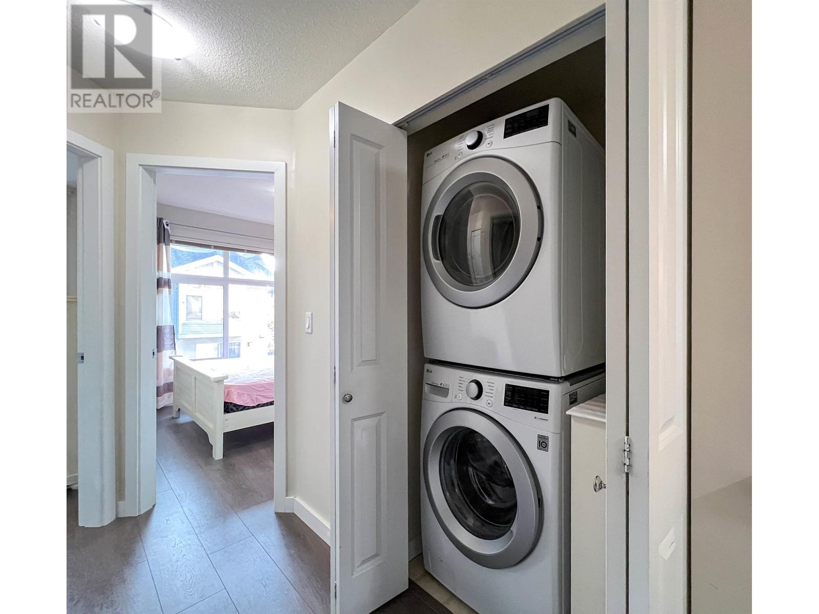 #10-9533 GRANVILLE Avenue, Richmond