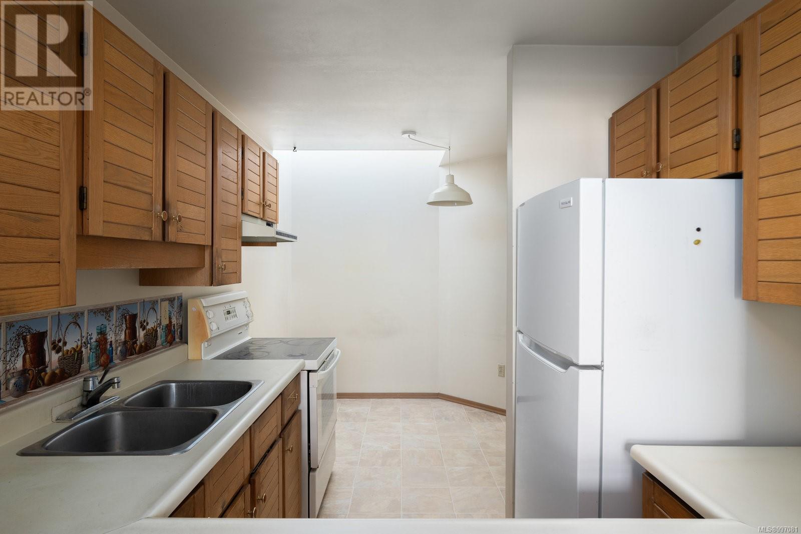 312 10459 Resthaven Drive, Sidney