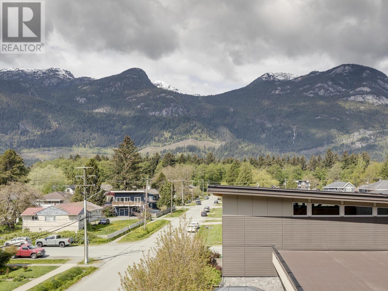 401 38013 THIRD AVENUE, Squamish