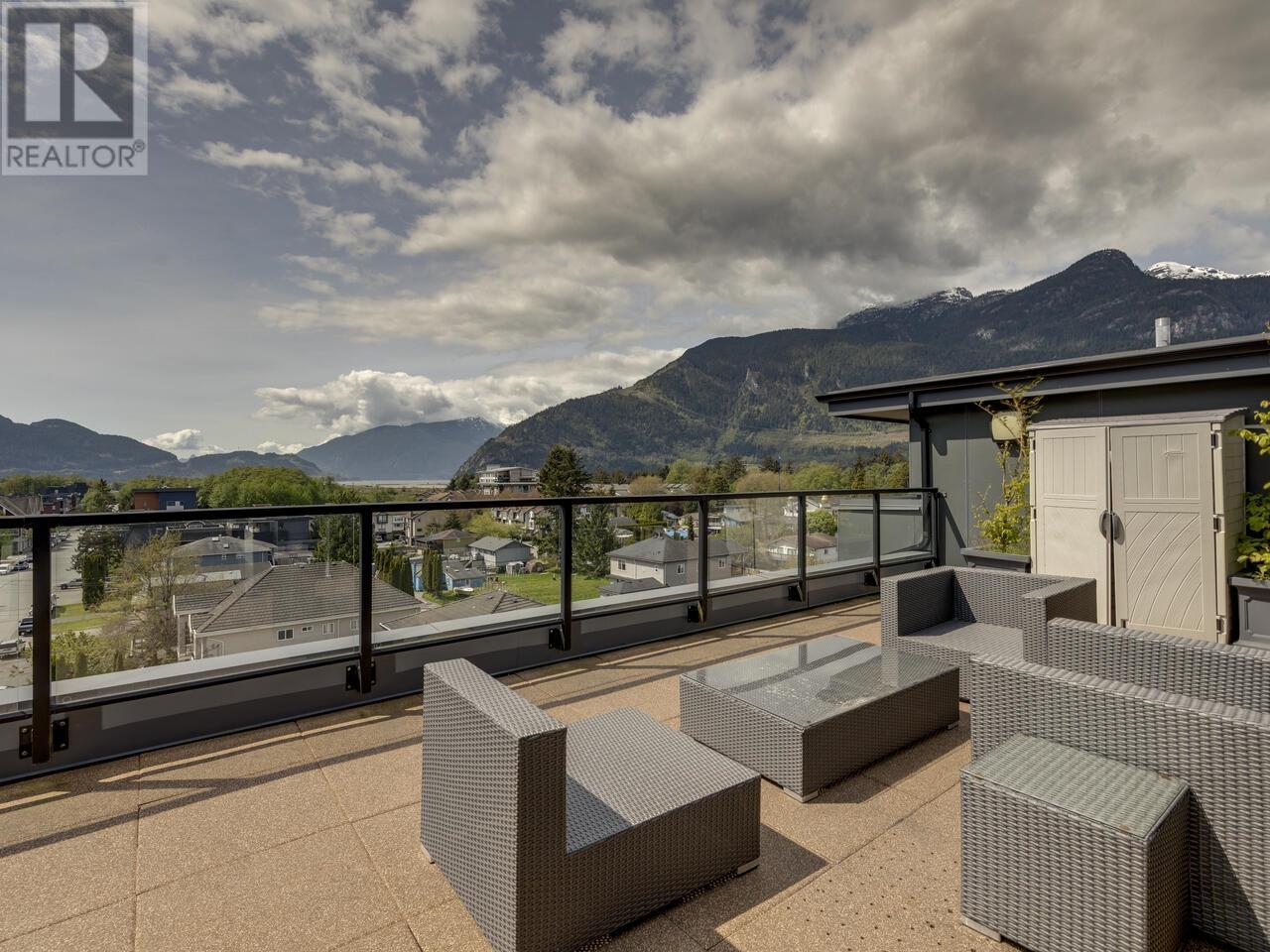 401 38013 THIRD AVENUE, Squamish