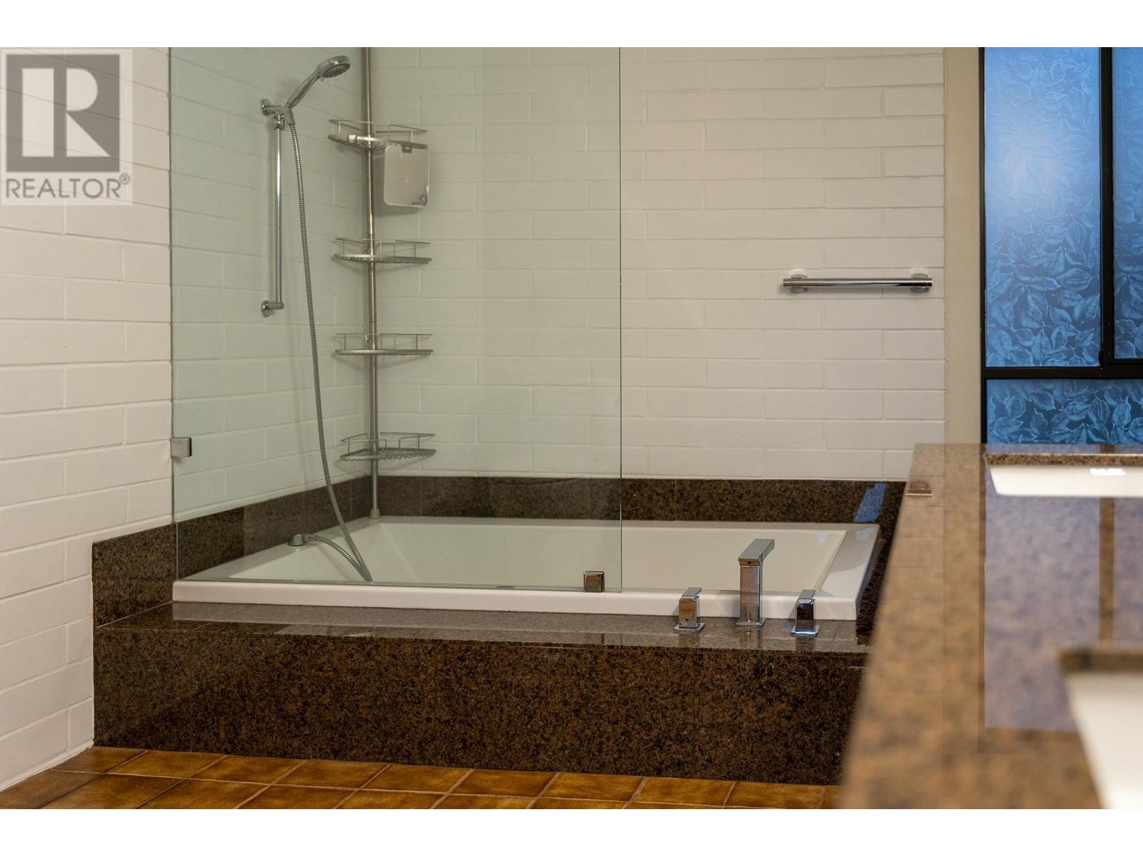 8 5746 MARINE WAY, Sechelt