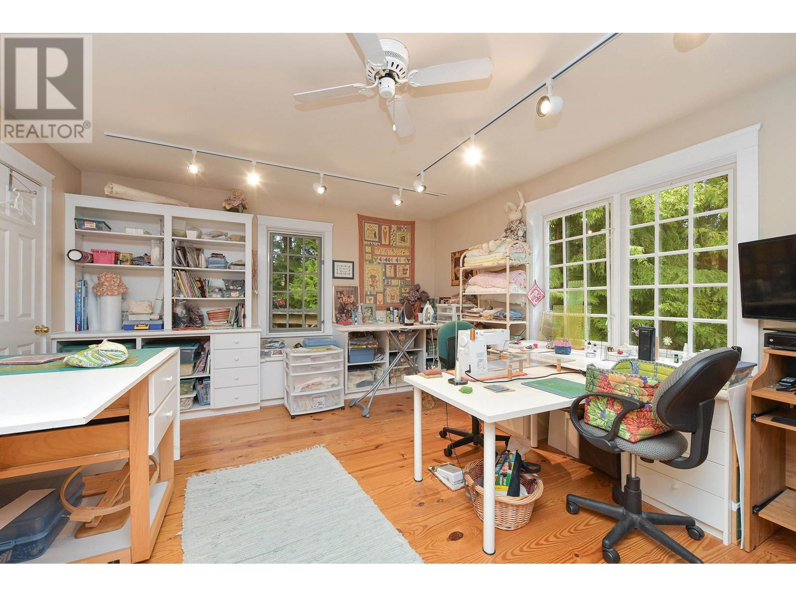 517 SANDY HOOK ROAD, Mayne Island