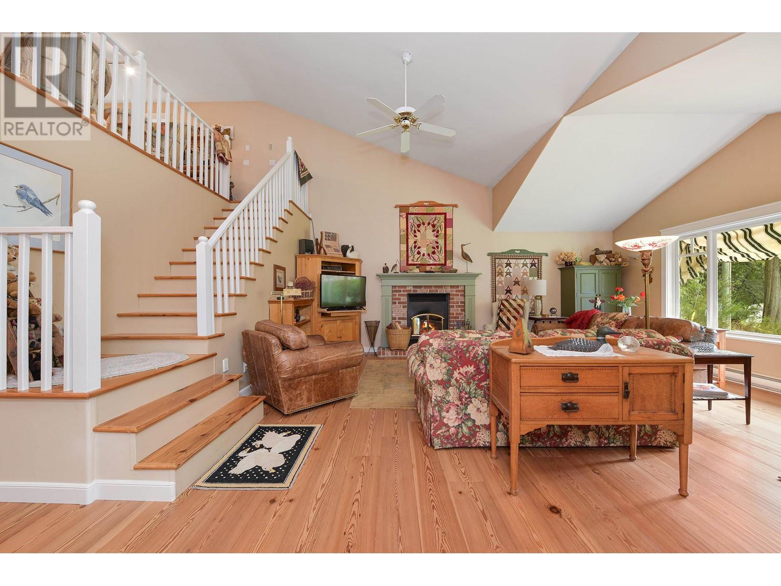 517 SANDY HOOK ROAD, Mayne Island